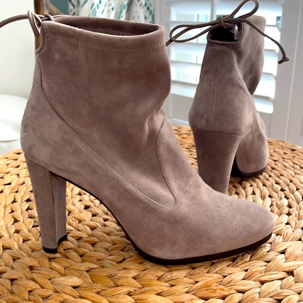 Like new Stuart Weitzman Mitten Gray suede bootie!